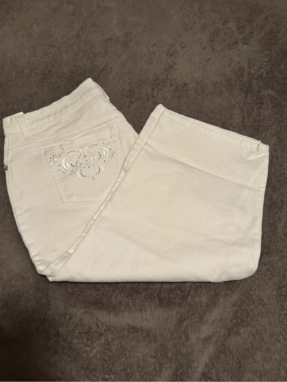 Vintage Gloria Vanderbilt White Straight leg capri Jeans Embellished Back Pocket